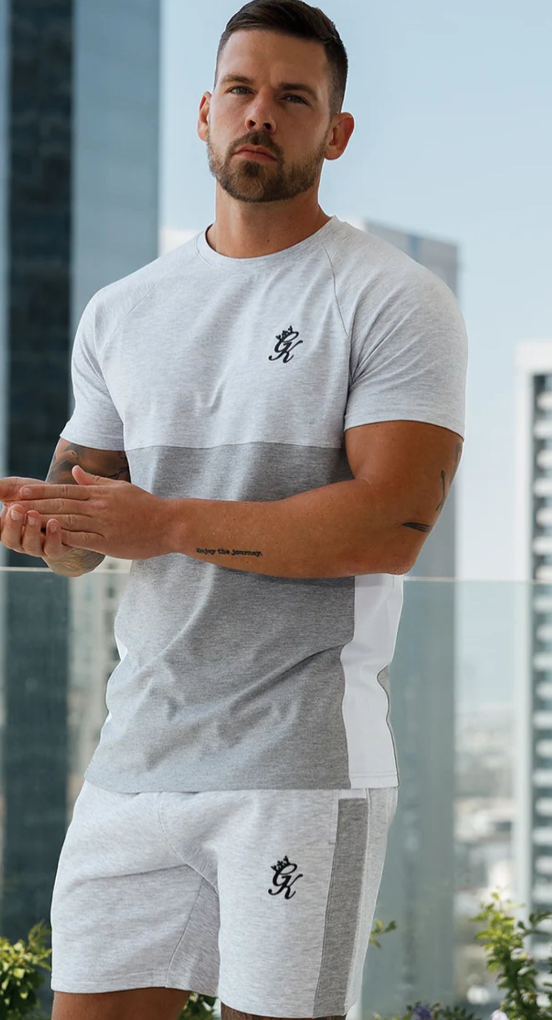 Camiseta Gym King con panel de contraste - Gris y Blanco