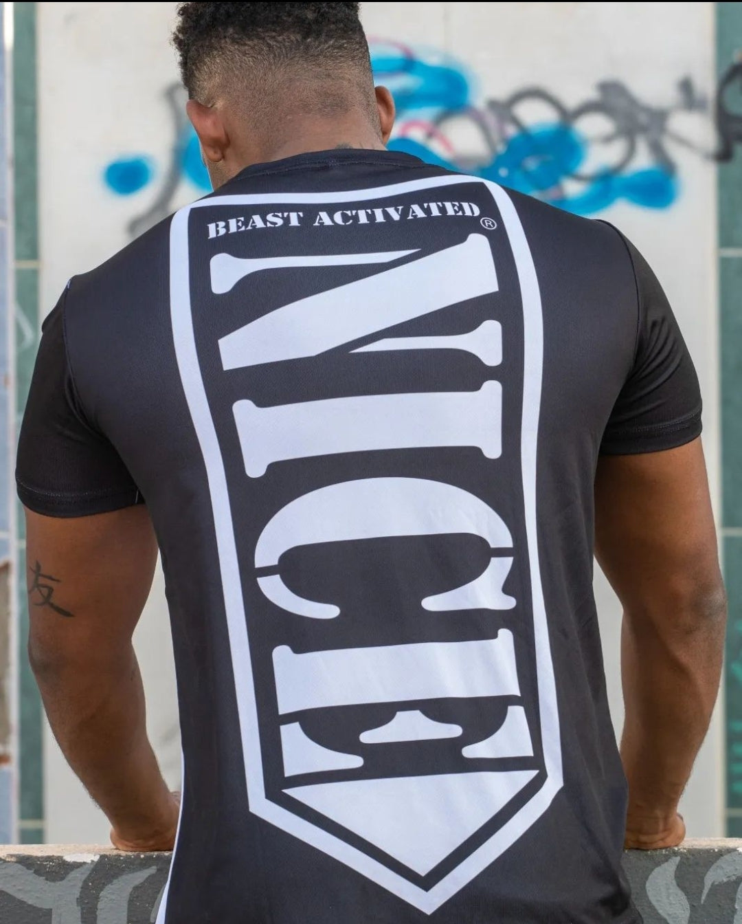 Camiseta Beast Activated - Negra